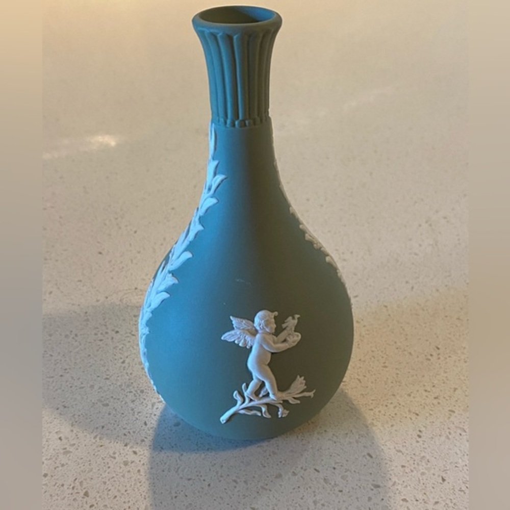 Vintage Wedgwood Jasperware bud Vase Sage Green has white floral & Cherub design - Picture 1 of 7